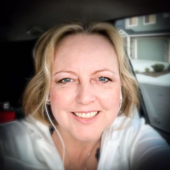 Meet your Posher, Julie - Picture 1 of 1